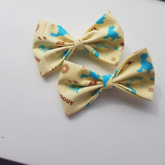 Toy character Bows